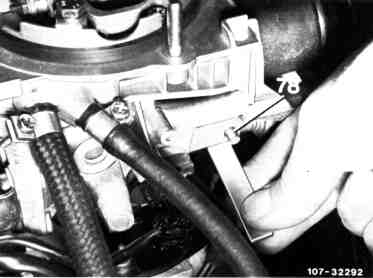 0164 - Drosselklappenansteller aus-, einbauen (Vergaser ausgebaut)              
	Motor 102 - 2 E-E Vergaser - Verbrennung