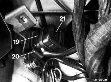 31.03 - Einbauanleitung Anhängevorrichtung                                      
	Elektrischer Teileumfang, Einbau, Schaltpläne, Teile-Bestell-Hinweis            
	Typ 124 Coupe und Cabriolet Linkslenker (außer USA)