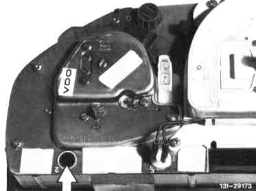 31.02 - Einbauanleitung Anhängevorrichtung                                      
	Elektrischer Teileumfang, Einbau, Schaltpläne, Teile-Bestell-Hinweis            
	Typ 124 T-Limousine Linkslenker außer USA
