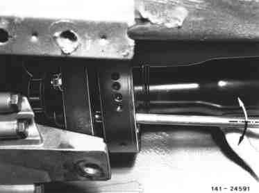0050 - Removal and installation of the propeller shaft                          
	D. Model 124, E. Model 126