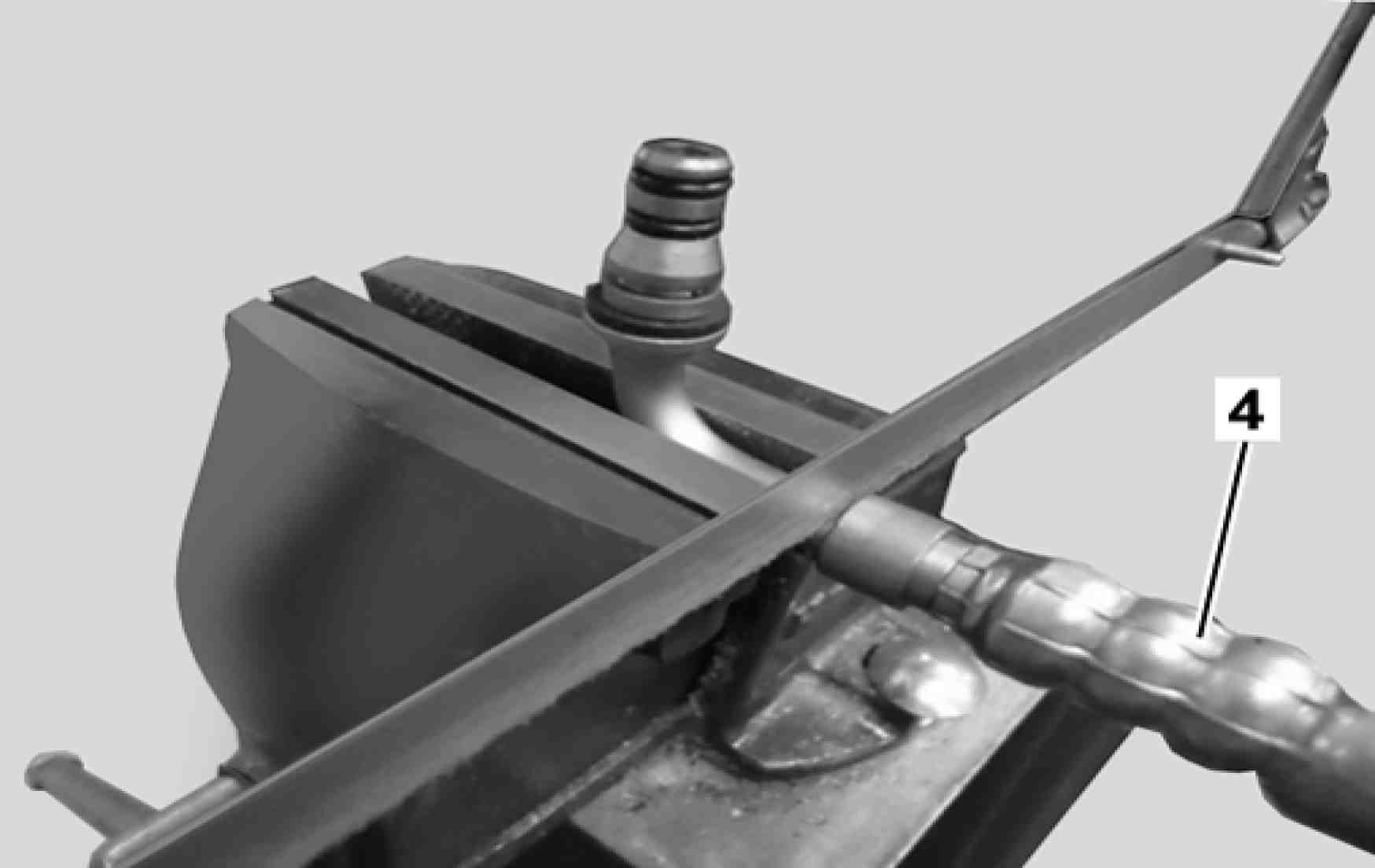 Service Information: Notes on repairing the clutch booster