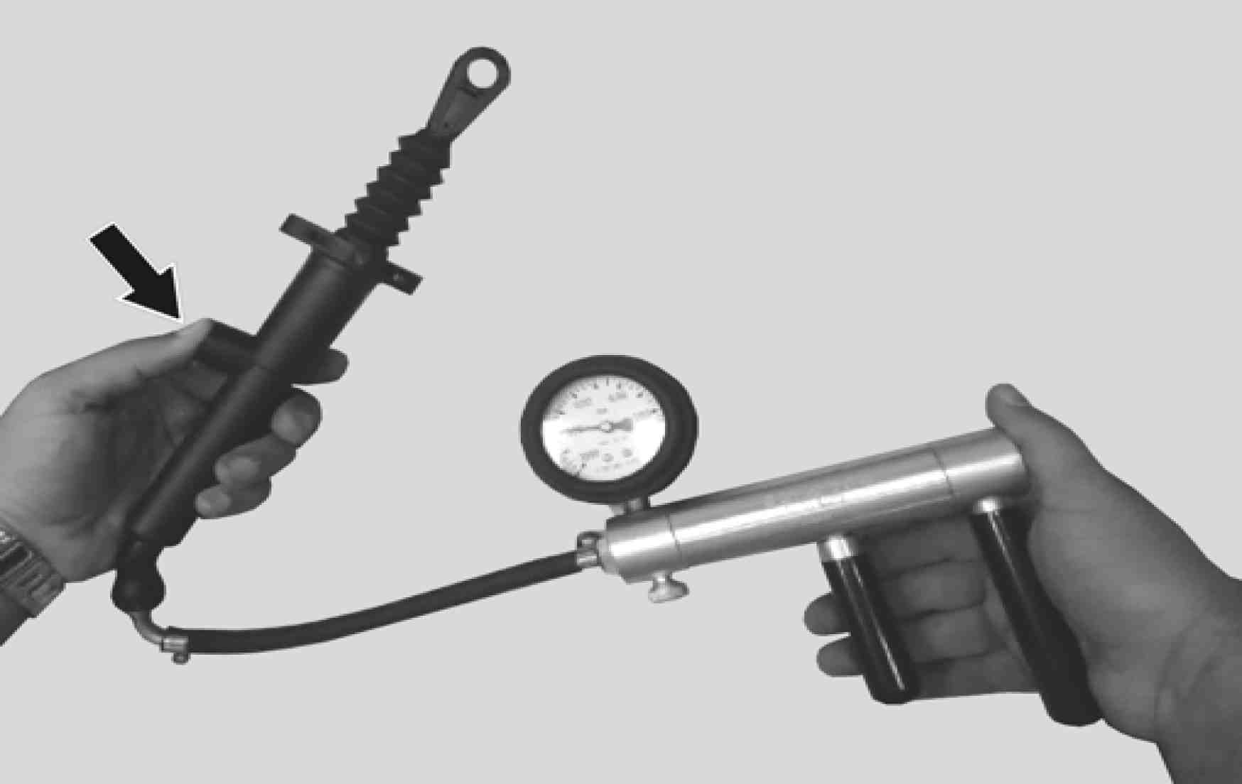 Service Information: Notes on repairing the clutch booster