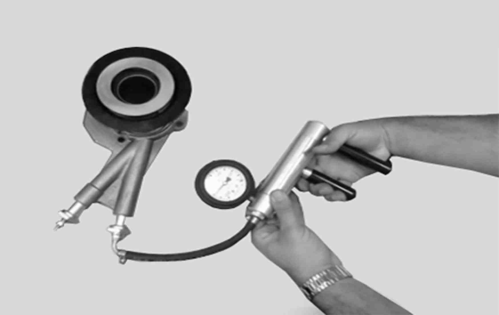 Service Information: Notes on repairing the clutch booster