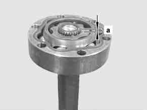 Inner constant-velocity joint on rear halfshaft, extraction and pressing on
