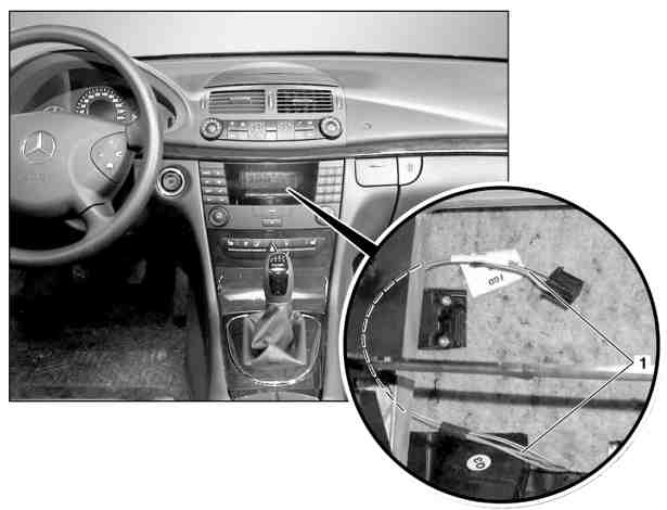 Service-Information: Fehlerhafte Verlegung des Lichtwellenleiter, dadurch       
	Aussetzer und/oder Störgeräusche im Audiosystem