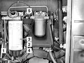 Fuel prefilter with water separator - replacing filter element